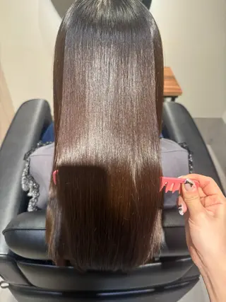 ロング NAVY 橋本心 縮毛矯正のヘアスタイル