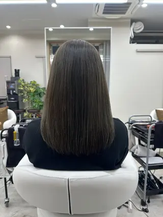 ミディアム カラー Aura所属・丸山 心 / 艶カラーのヘアスタイル