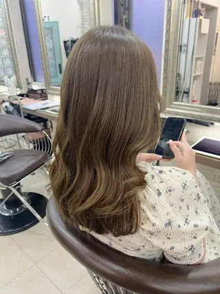 セミロング 柔らかオリーブカラー 透明感カラー古澤羅威のヘアスタイル