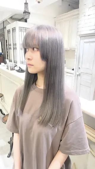 ロング ブリーチ＆縮毛矯正 🧸ともき🧸のヘアスタイル