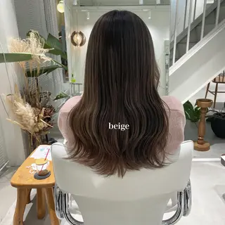 ロング カラー 峯崎 葵のヘアスタイル