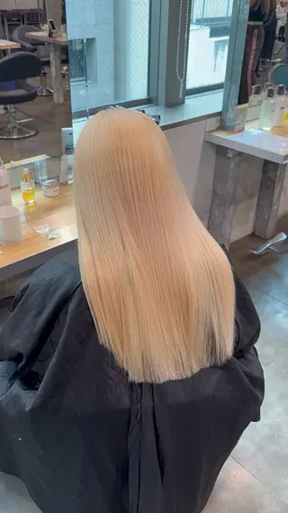 ロング カラー ハイトーン特化美容師 🌈ケアブリーチのヘアスタイル
