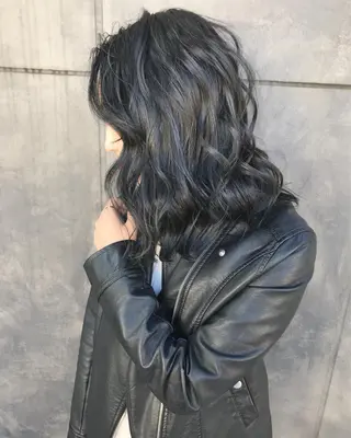 ミディアム カラー TOMOYAレイヤー ブリーチ縮毛矯正のヘアスタイル