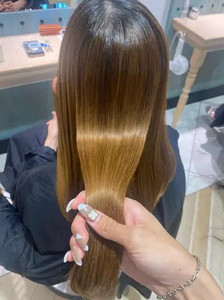 セミロング 髪質改善　縮毛の達人 矢井由真のヘアスタイル