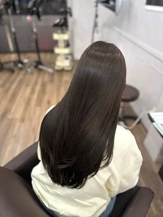 ロング Lisa /Zina 2ndのヘアスタイル