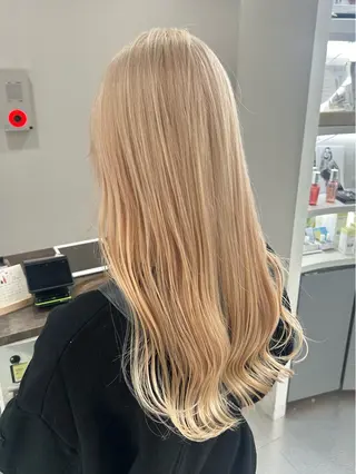 ロング あやめ🪽 オリーブ/ハイトーンのヘアスタイル