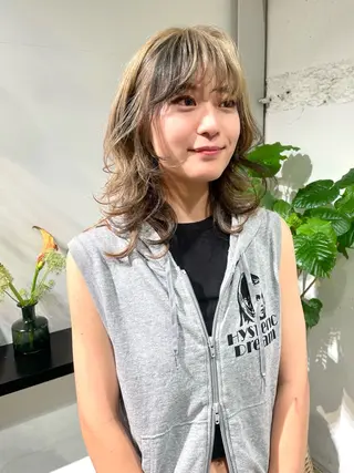 ミディアム カラー ウルフ/似合わせ レイヤー/RIHOのヘアスタイル