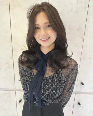 セミロング カラー ヘアアレンジ Akane レイヤー/艶カラーのヘアスタイル