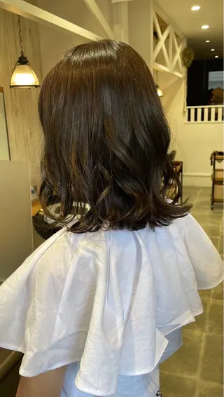 ミディアム カラー 飯田 真季のヘアスタイル