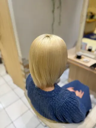 ショート ハイトーンカラー 髪質改善カラーノトのヘアスタイル