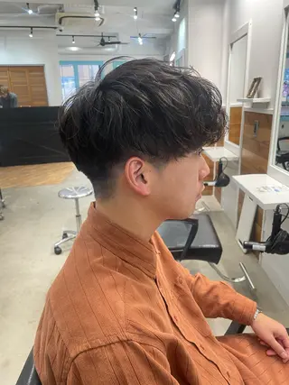 ミディアム パーマ メンズ RIN／韓国ヘア レイヤーカットのヘアスタイル