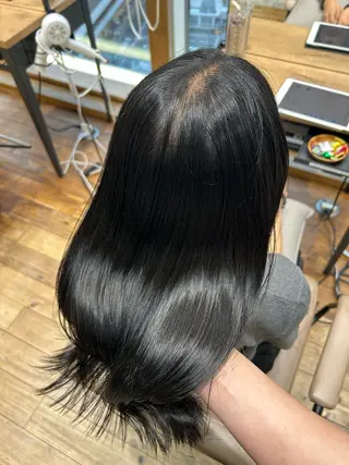ミディアム カラー 和田 茉日琉のヘアスタイル