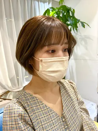 ショート AHNKISM所属・トレンドレイヤー/ 透明感カラーのヘアスタイル