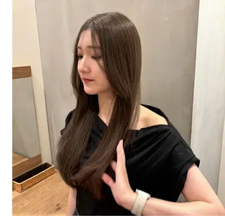ロング カラー ahnkism ELENAのヘアスタイル