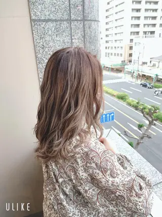 セミロング カラー NUMBER_ ユイナのヘアスタイル