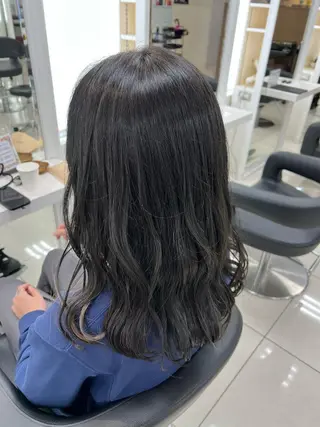 セミロング カラー 【暖色カラー特化】 中山由梨のヘアスタイル