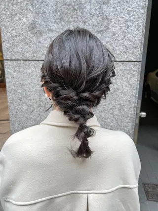 セミロング ヘアアレンジ ノイシキ サキのヘアスタイル