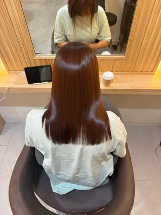 セミロング attrait南堀江所属・絹髪職人 KAISEI艶髪のヘアスタイル