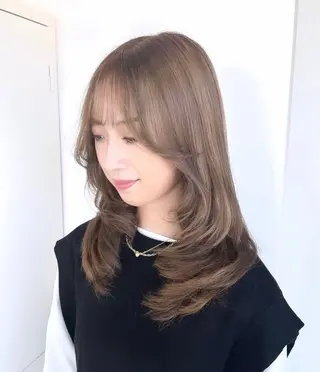 セミロング karin💋海外 バタフライカットのヘアスタイル