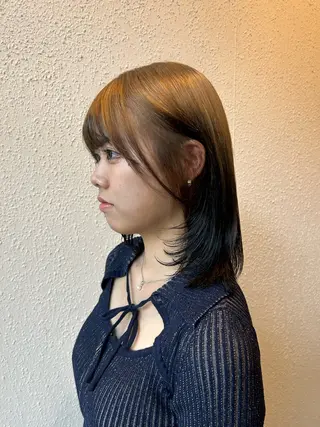 ミディアム カラー 角田 桃香のヘアスタイル
