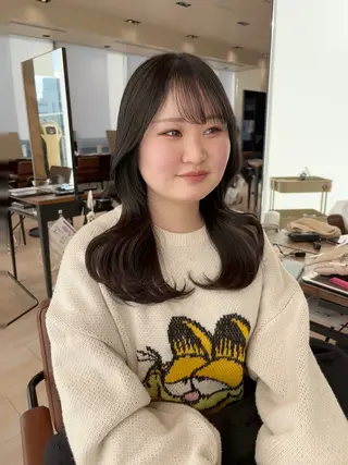 ミディアム カラー 穂積 未優のヘアスタイル