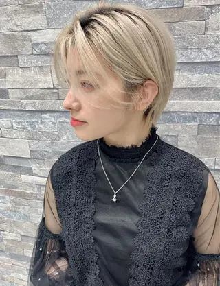ショート カラー graxi'    グラシー所属・ブリーチ/ハイトーン SERINAのヘアスタイル