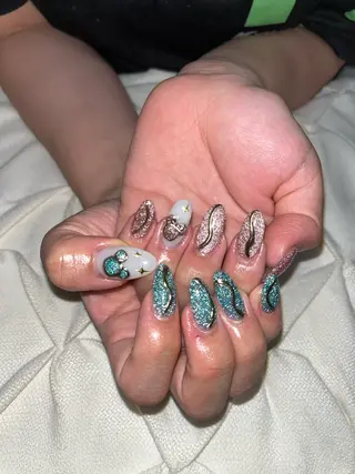 ネイル nail.salon .Reversalのネイルデザイン