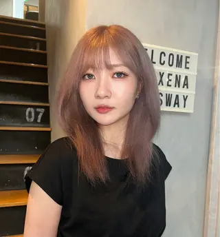 セミロング カラー Sato🦋 / XENA渋谷本店のヘアスタイル
