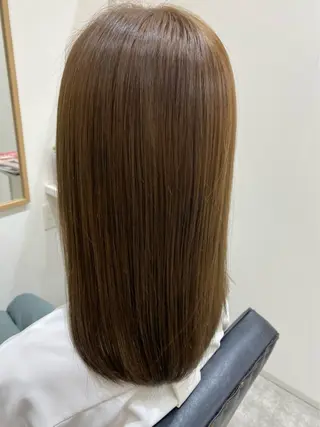ロング 赤對 芹奈のヘアスタイル