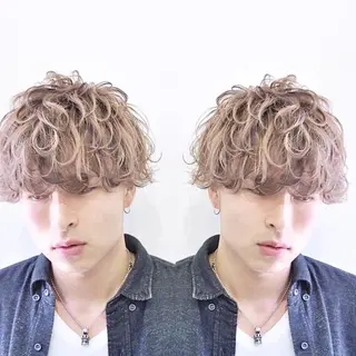 ミディアム カラー パーマ メンズ 及川シゲル 髪質改善講師のヘアスタイル