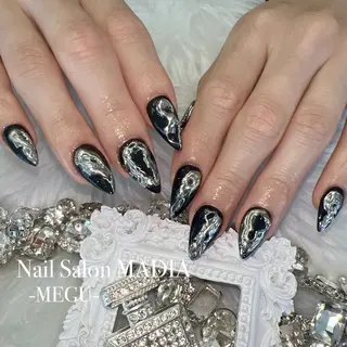 ネイル MADIA藤沢所属・MADIA MEGUのネイルデザイン