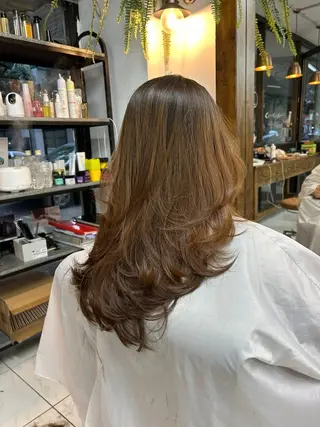 ロング mauve所属・韓国スタイル レイヤーカットのヘアスタイル