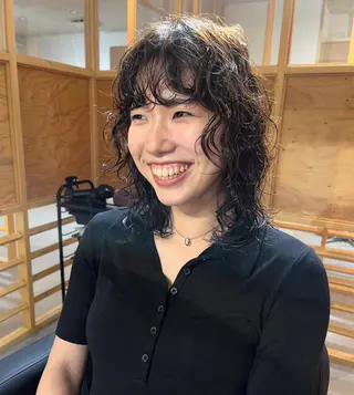 ミディアム パーマ oma　袮次金 鈴香のヘアスタイル