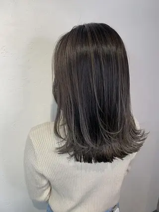 ミディアム ＿WHITE鳳店 アンダーバーホワイトのヘアスタイル