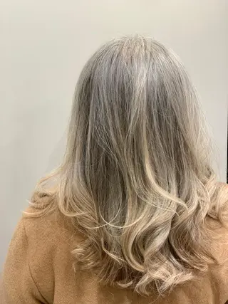 カラー 石井 潤のヘアスタイル