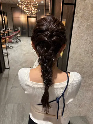 ヘアアレンジ earth ノノカ 柔らかベージュカラーのヘアスタイル