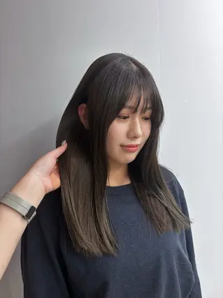 ロング カラー IO所属・楢本 莉子のヘアスタイル