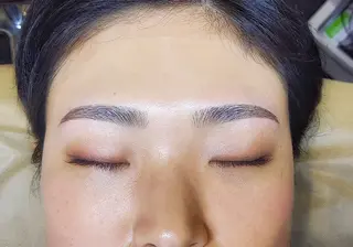 アイブロウ U_la所属・U_la [ウーラ] 片岡の眉毛・アイブロウイメージ