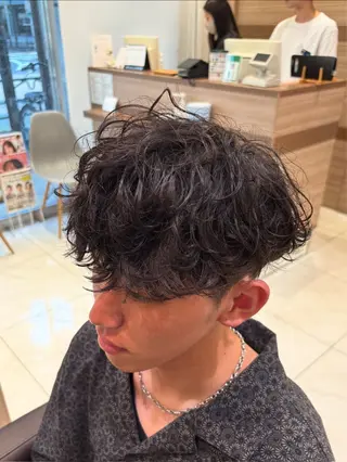 パーマ メンズ 山本 侑平のヘアスタイル