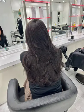 ロング カラー オリーブカラー🫒 レイヤーカット✂︎のヘアスタイル