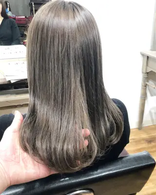 セミロング カラー タカハシ ユウキのヘアスタイル