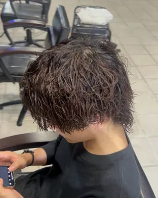 ミディアム パーマ メンズ 難波/メンズウルフ・ フェザーパーマ鶴田文のヘアスタイル