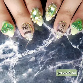 ミディアム ネイル クロキ 。のネイルデザイン