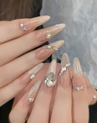 ネイル T. Leeのネイルデザイン