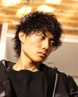 ミディアム カラー パーマ メンズ 石鳶 勝のヘアスタイル