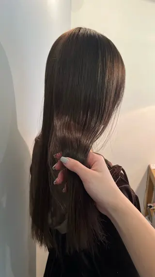 ロング YUI／レイヤー カット/透明感カラーのヘアスタイル