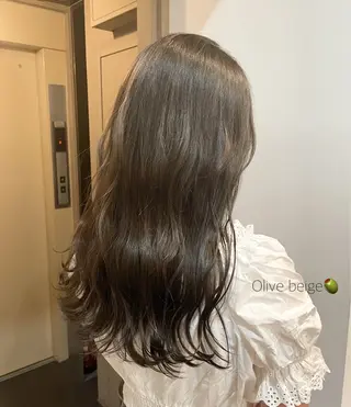 カラー she. momonoのヘアスタイル