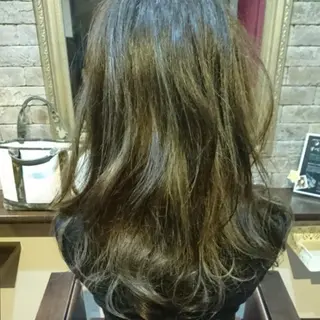 セミロング カラー 美髪 カラーリストのヘアスタイル