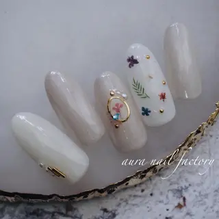 ショート カラー ネイル 赤羽 アウラ ネイルファクトリーのネイルデザイン