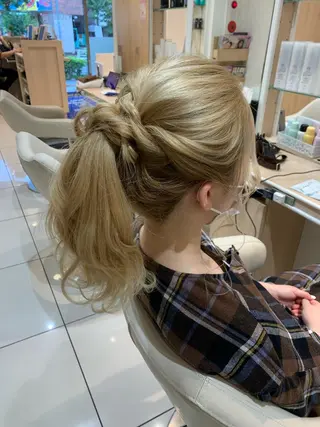 セミロング ヘアアレンジ 宮永 璃沙のヘアスタイル